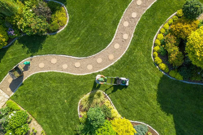 Commercial Lawn Care Services to Improve Your Business